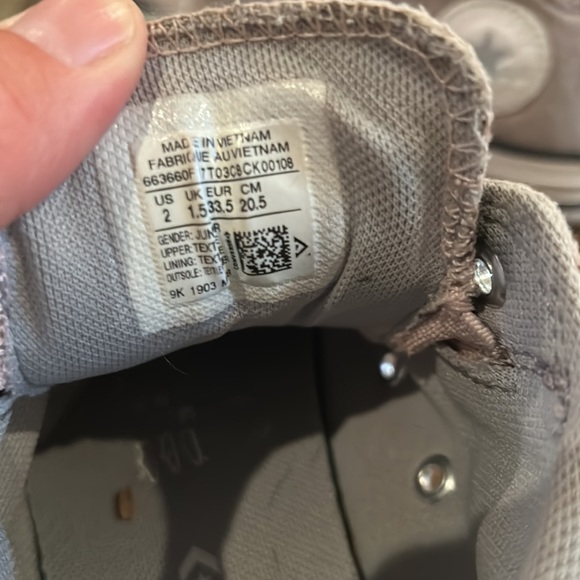 Girls size 2 converse - Picture 5 of 5